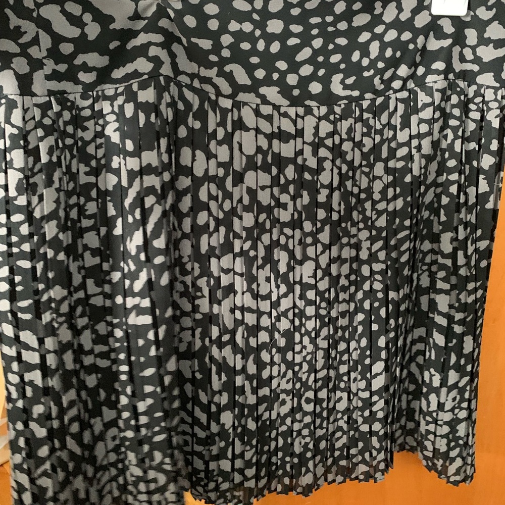 Loft skirt size 2 - Picture 2 of 3